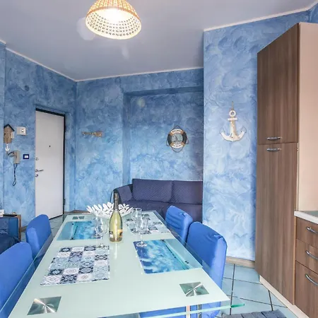2 Bedroom Amazing In Apartment Giardini Naxos